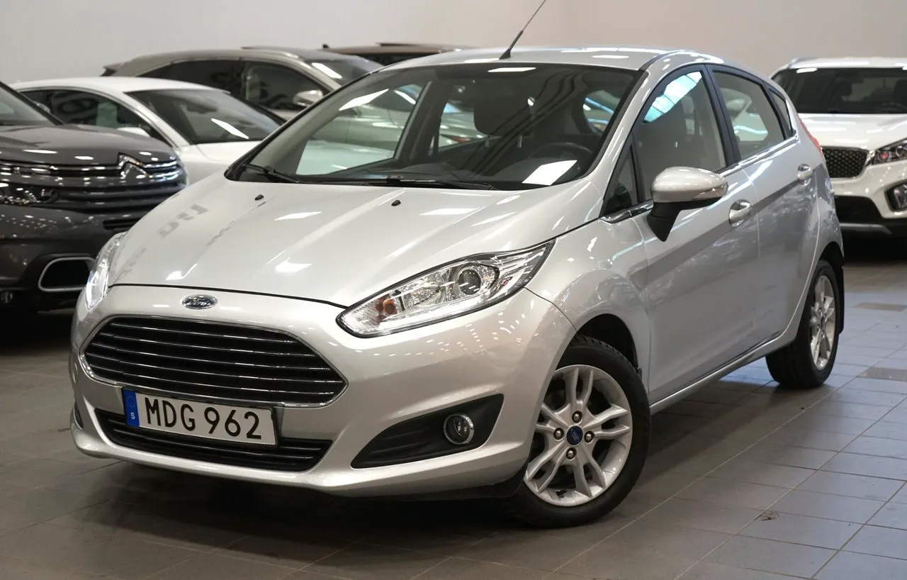 Vehicle image 15