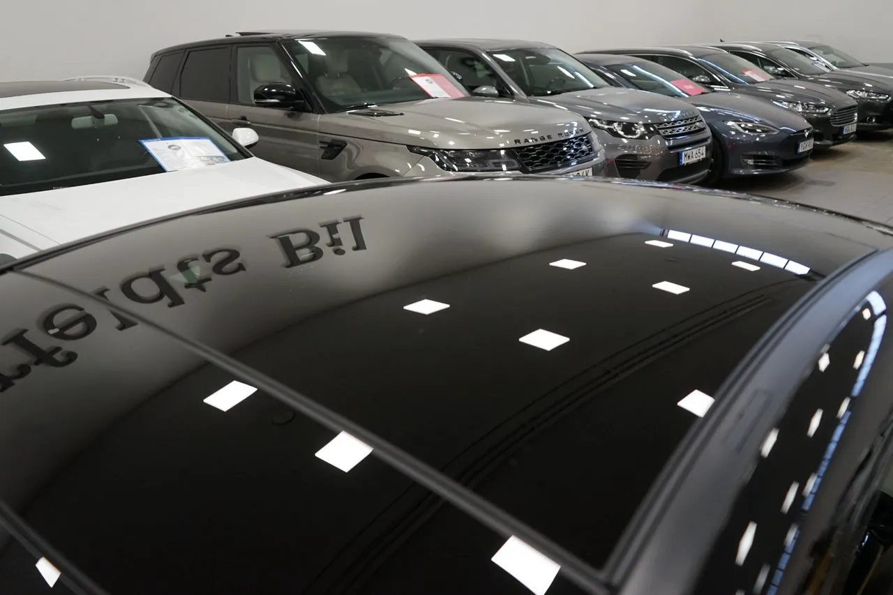 Vehicle image 7
