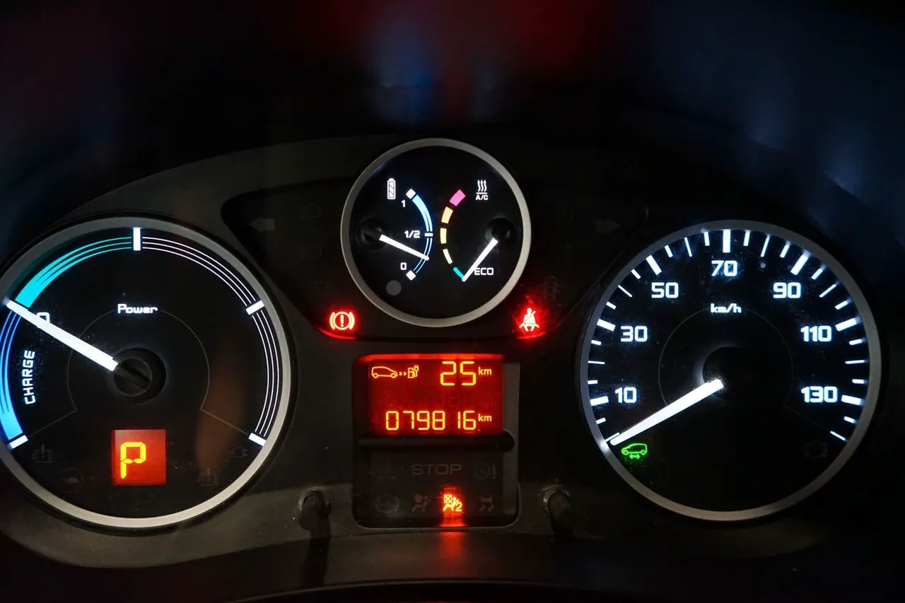 Vehicle image 9
