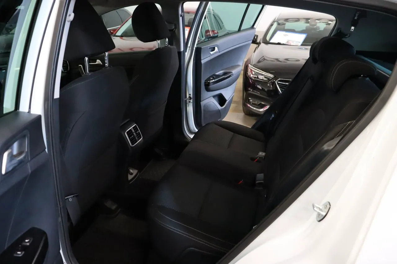 Vehicle image 15