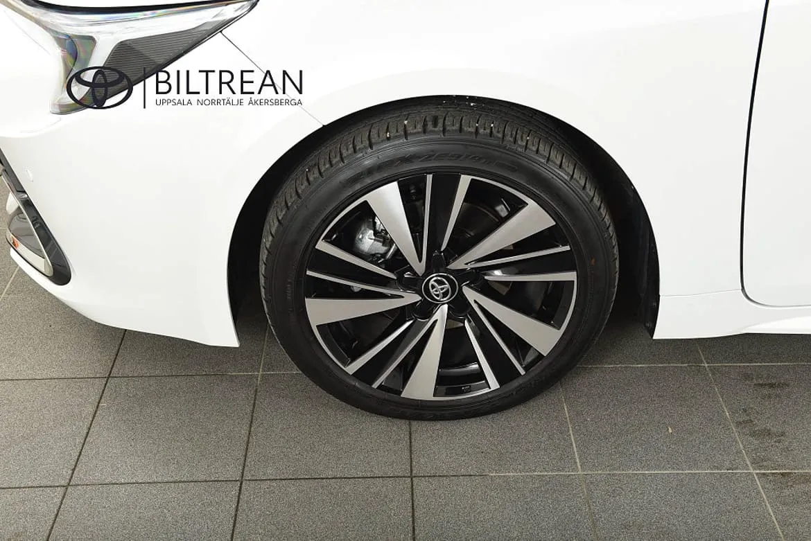 Vehicle image 14