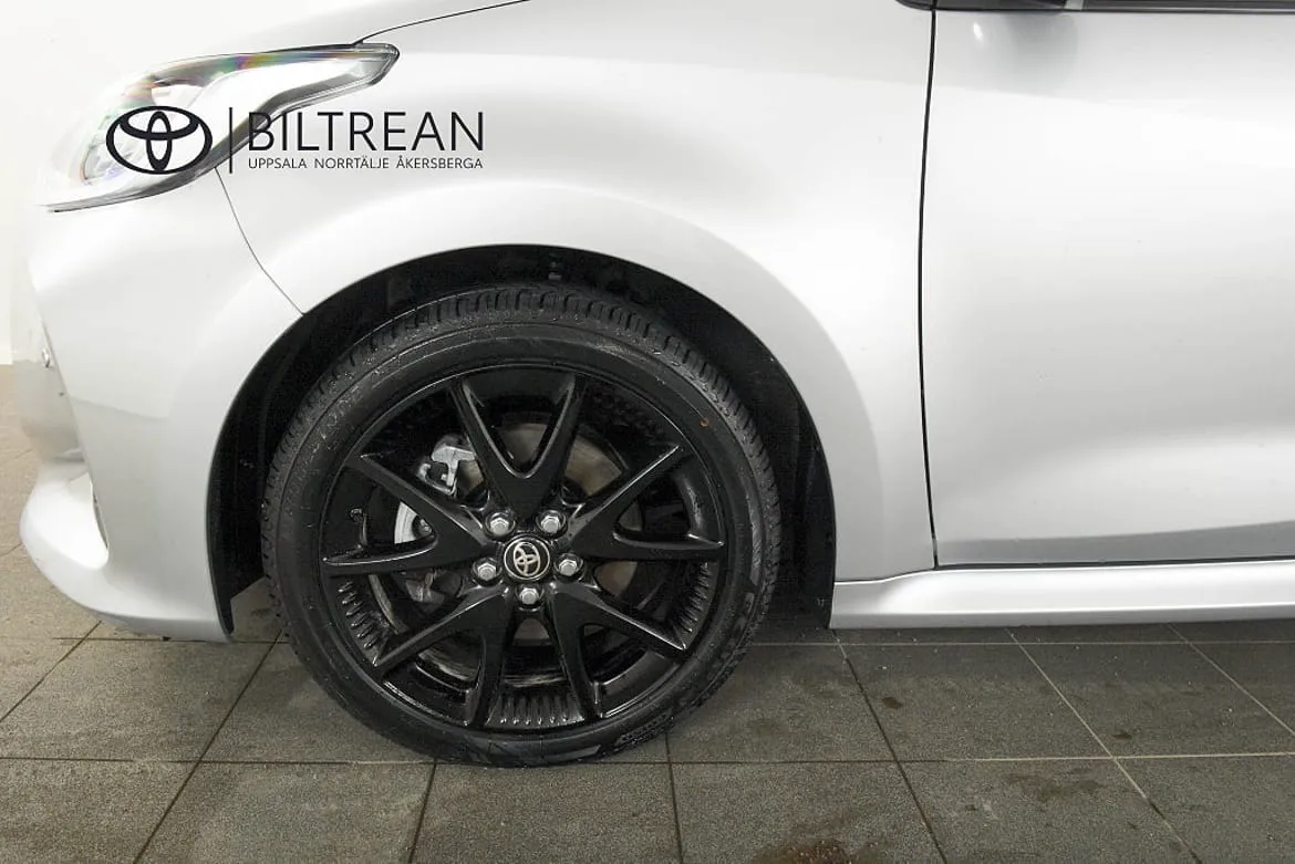 Vehicle image 18