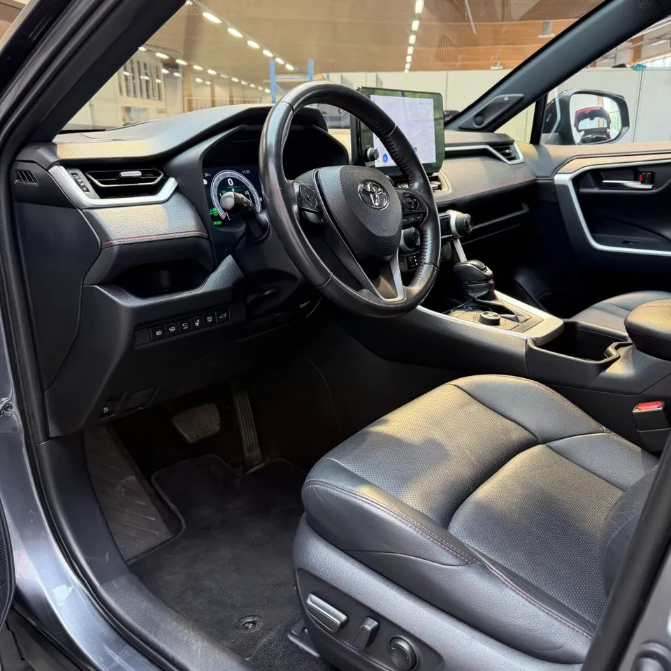 Vehicle image 7