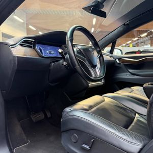 Tesla Model X bild 8