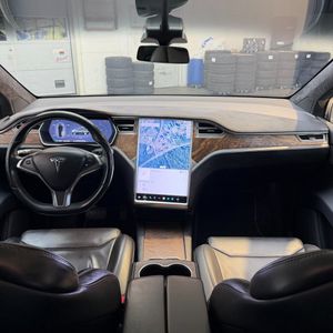 Tesla Model X bild 9