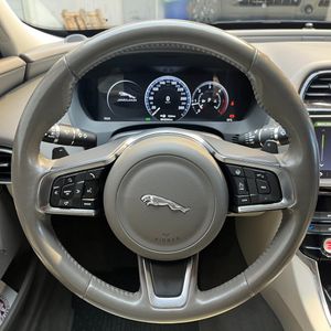 Jaguar XE bild 10