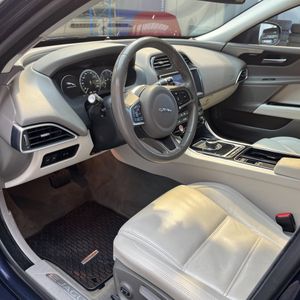 Jaguar XE bild 8