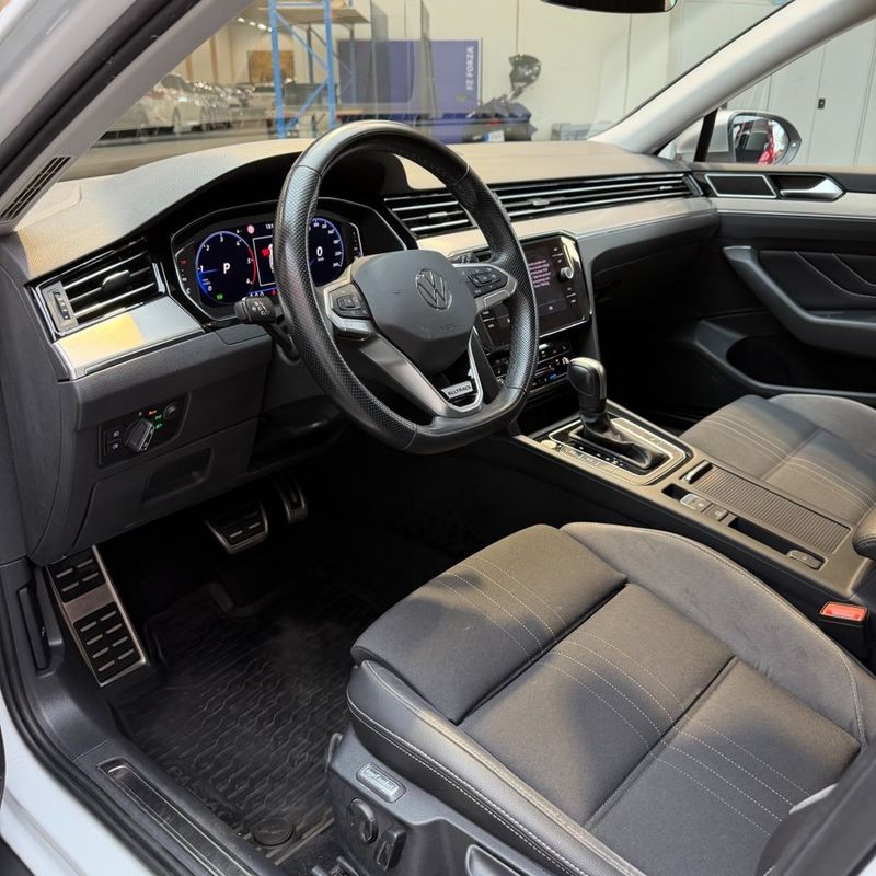 Volkswagen Passat bild 8