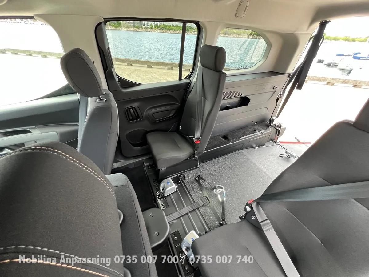 Vehicle image 21