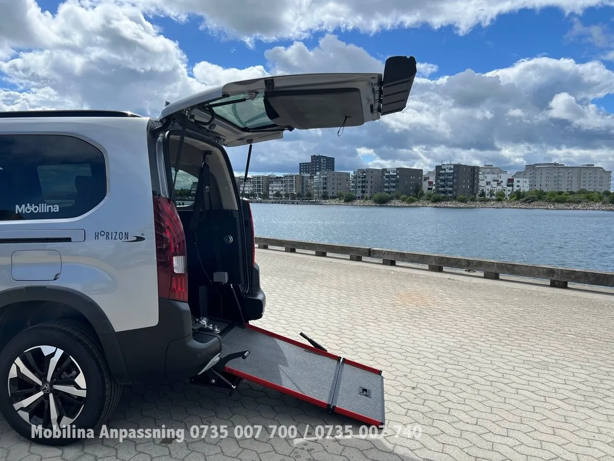 Vehicle image 20