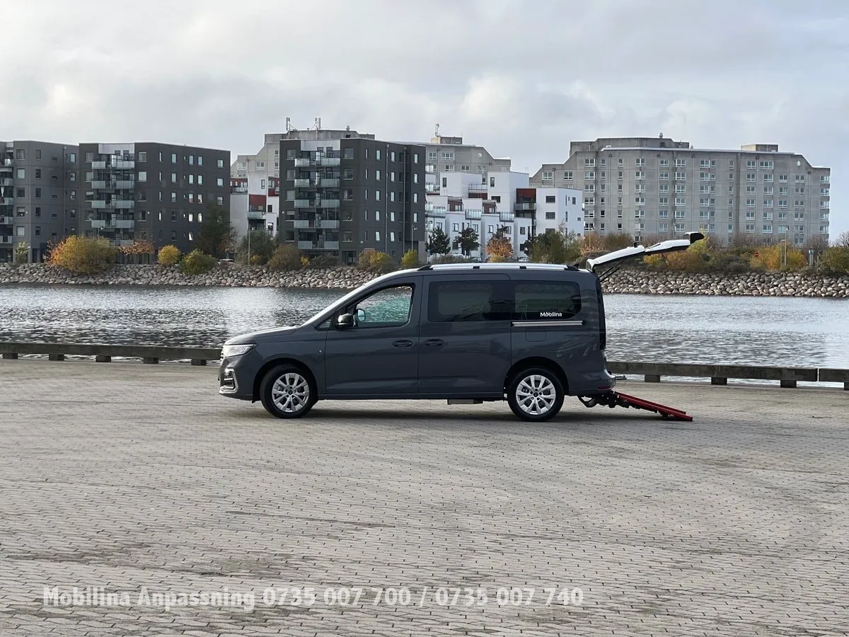 Vehicle image 22