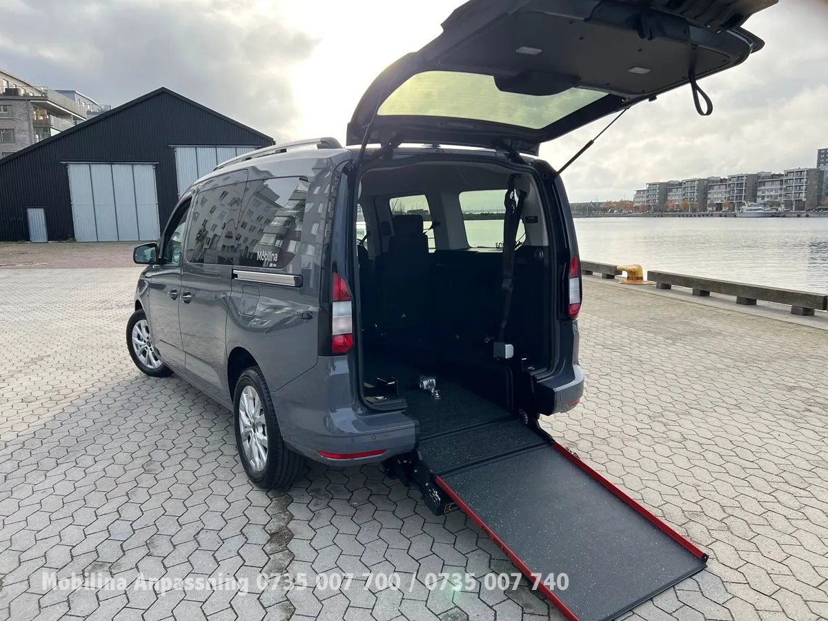 Vehicle image 24