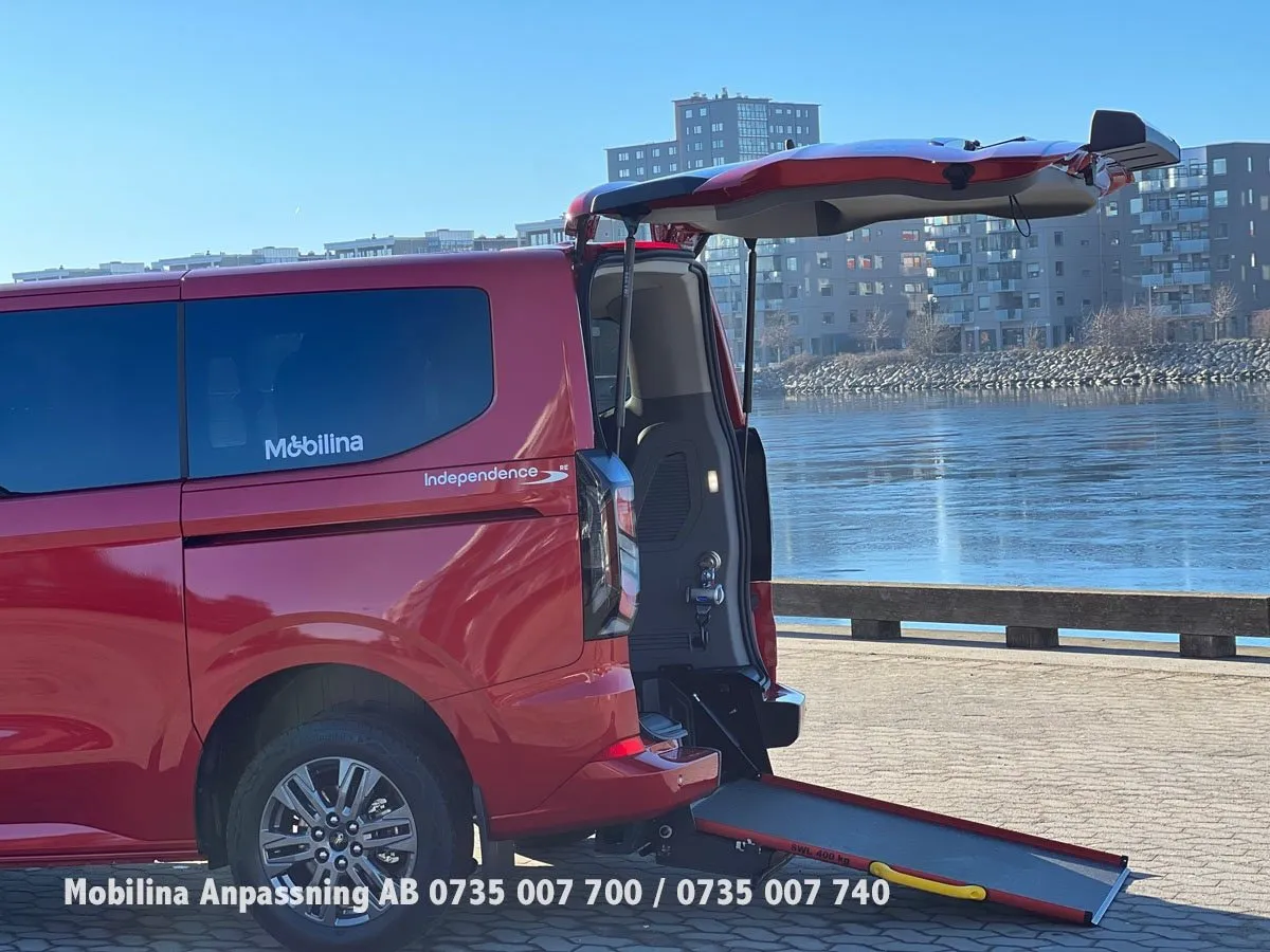 Vehicle image 32