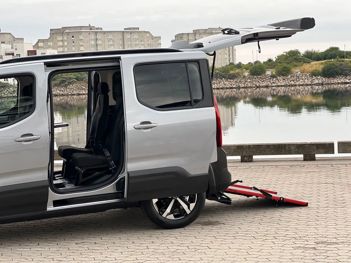 Vehicle image 23