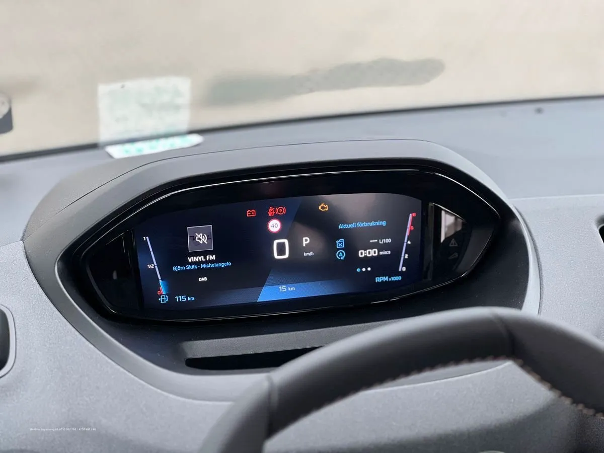 Vehicle image 25