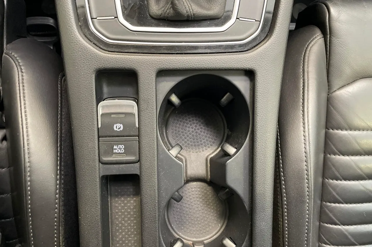 Vehicle image 28