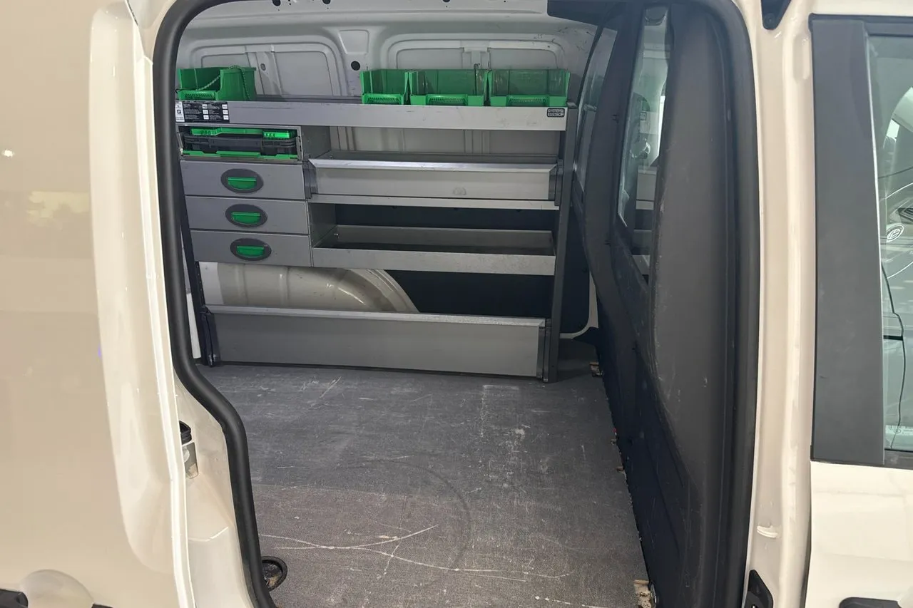 Vehicle image 14