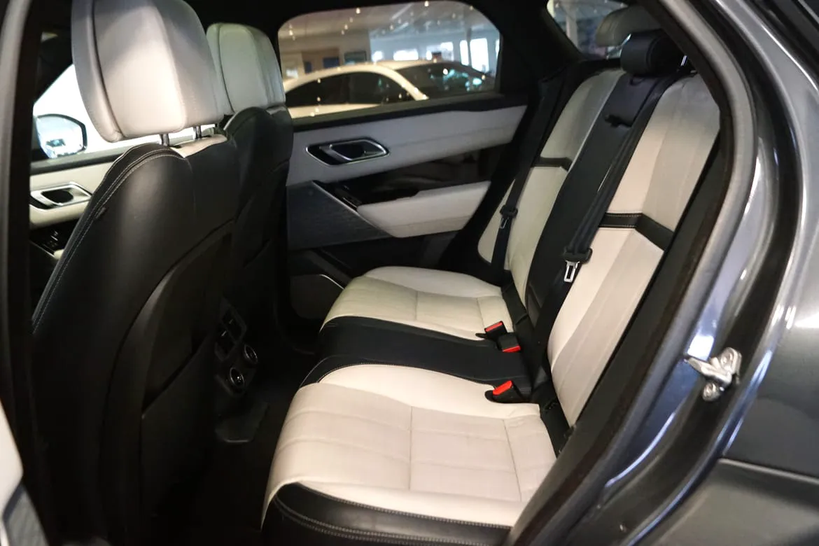 Vehicle image 16