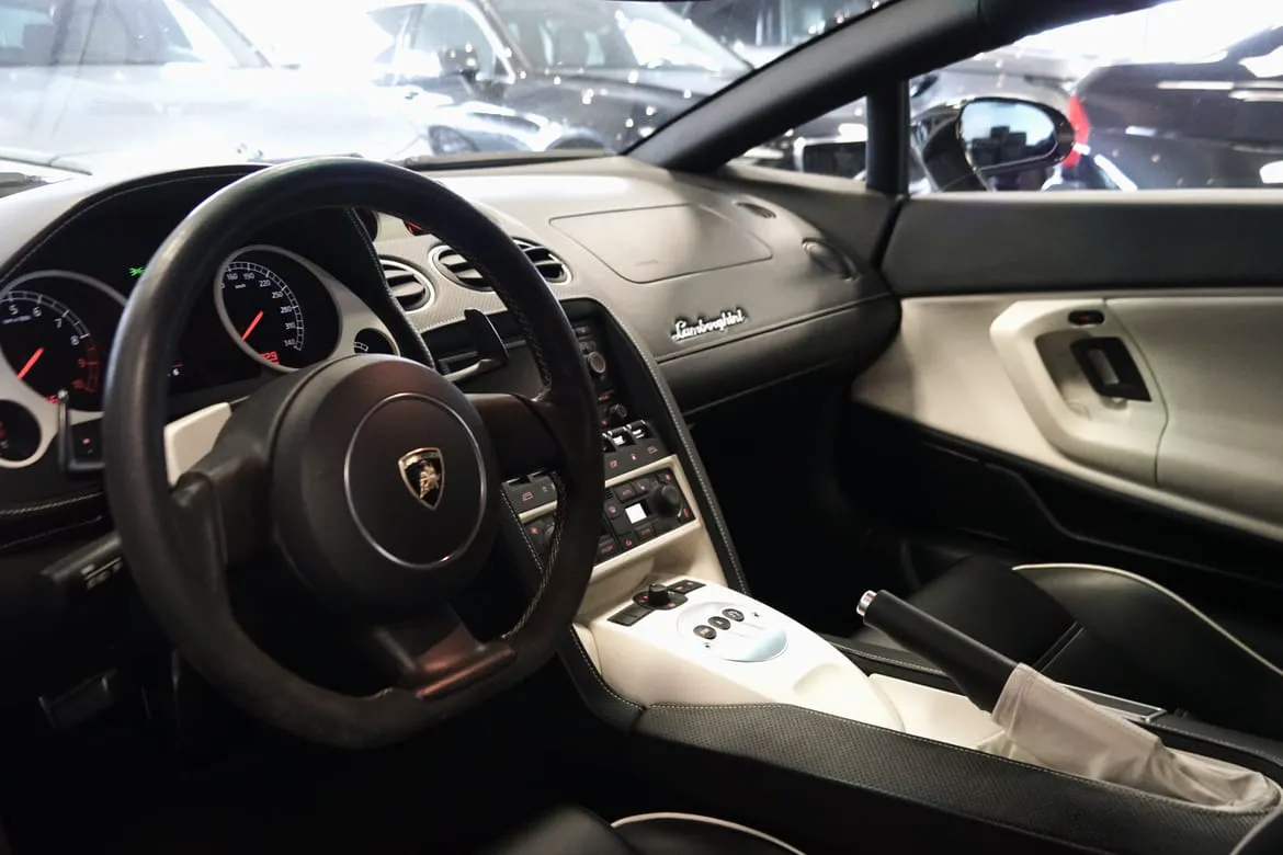 Vehicle image 6