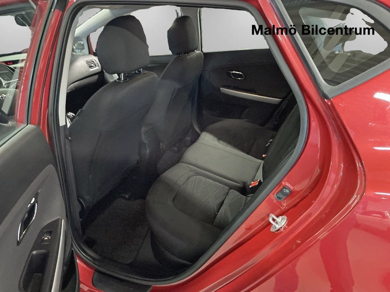 Vehicle image 15