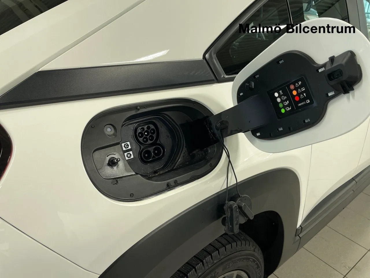 Vehicle image 7