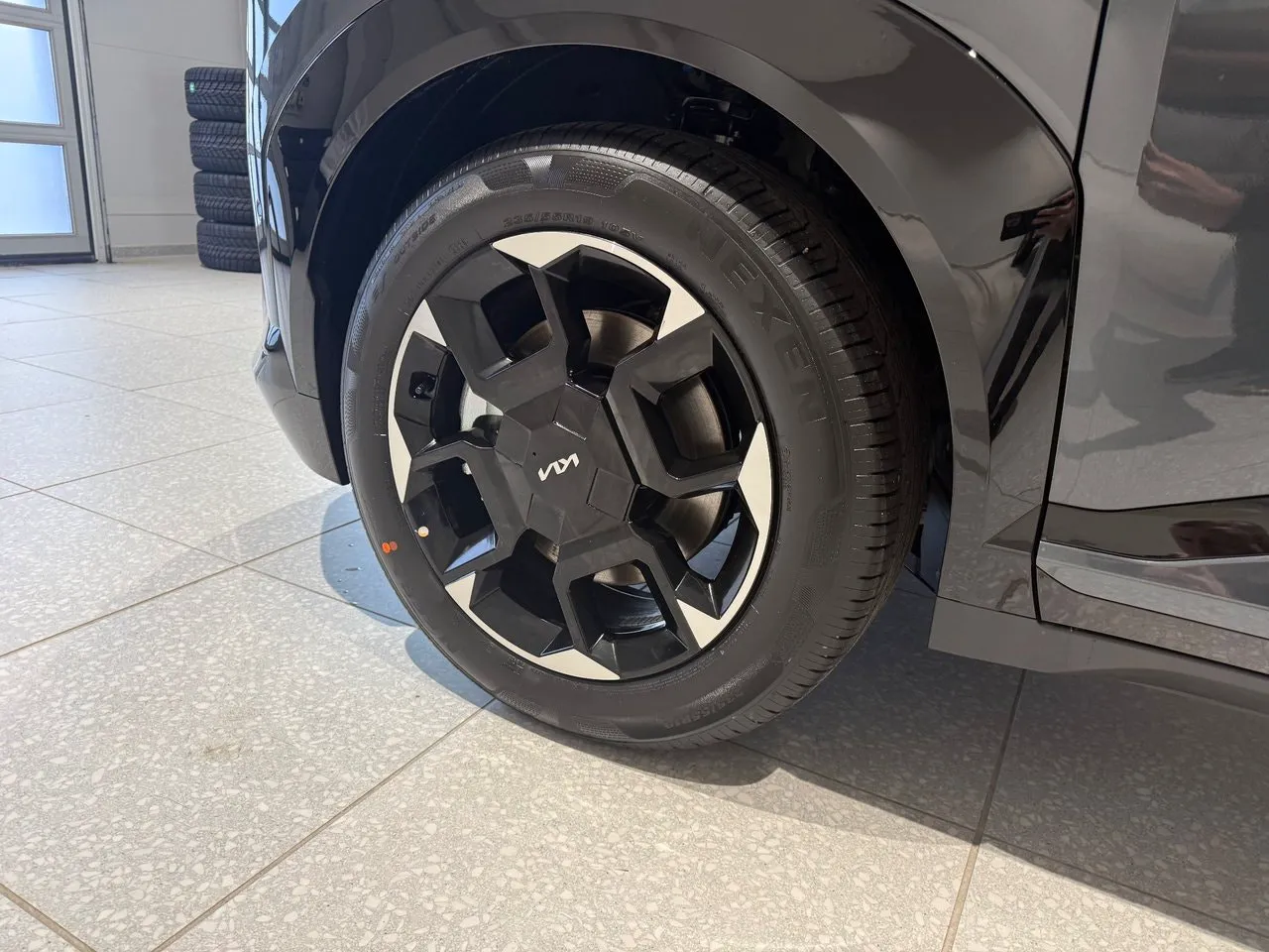 Vehicle image 17