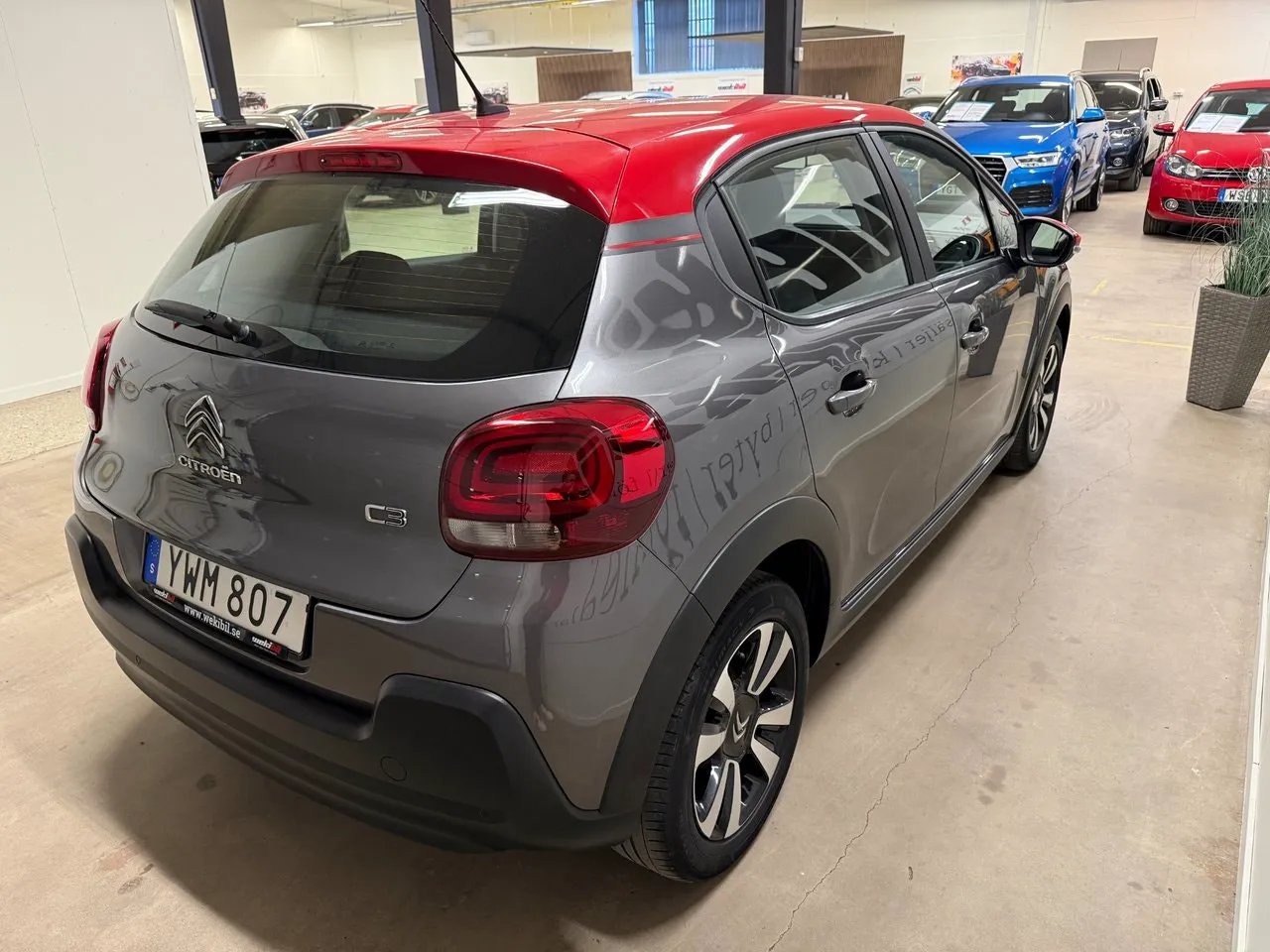 Vehicle image 5