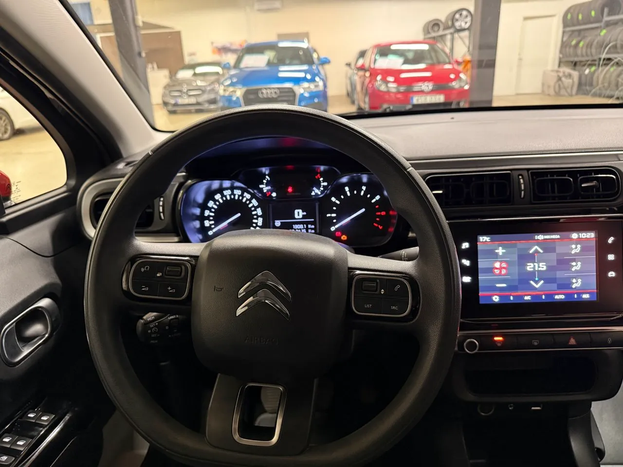 Vehicle image 10