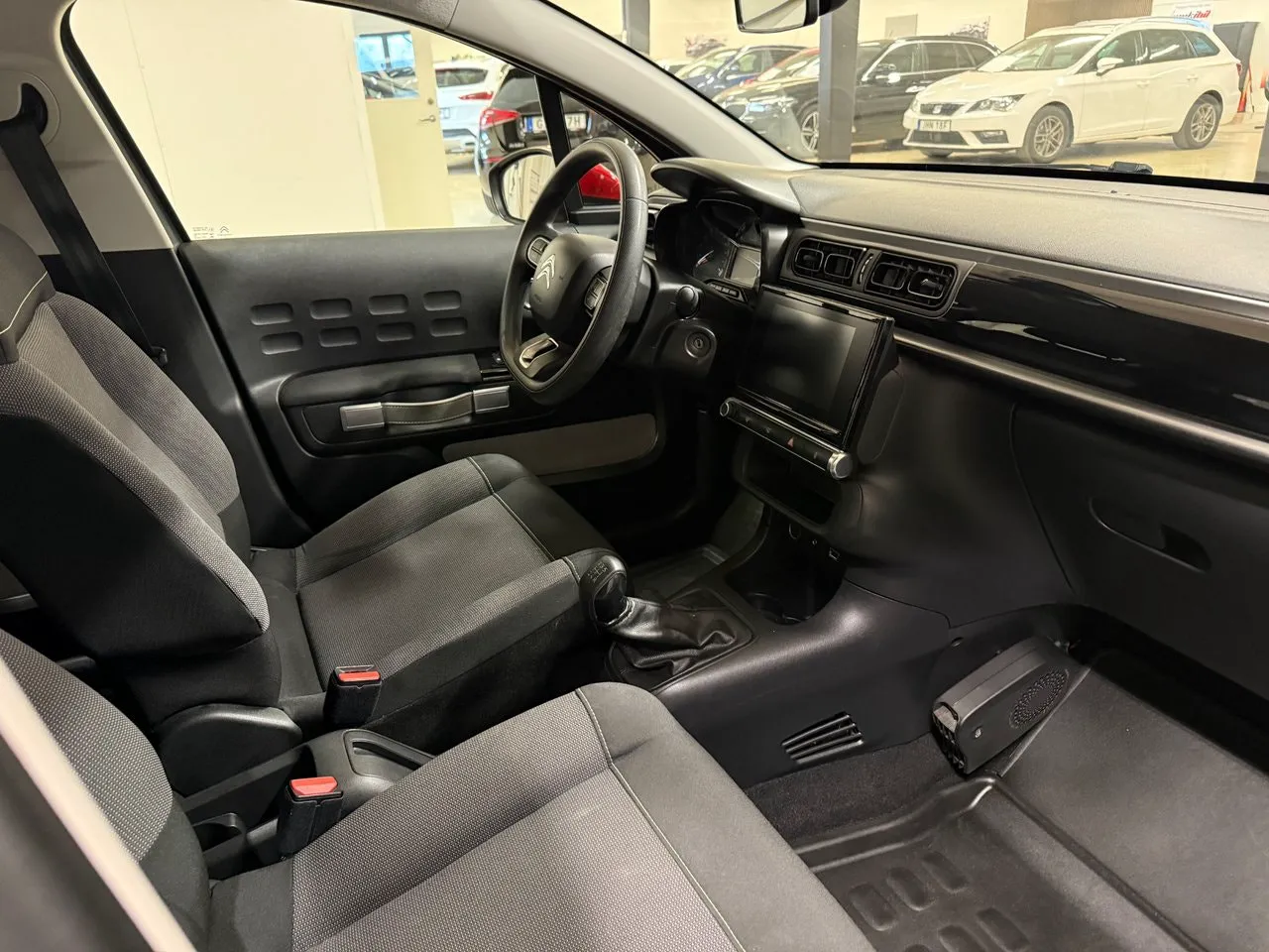 Vehicle image 6