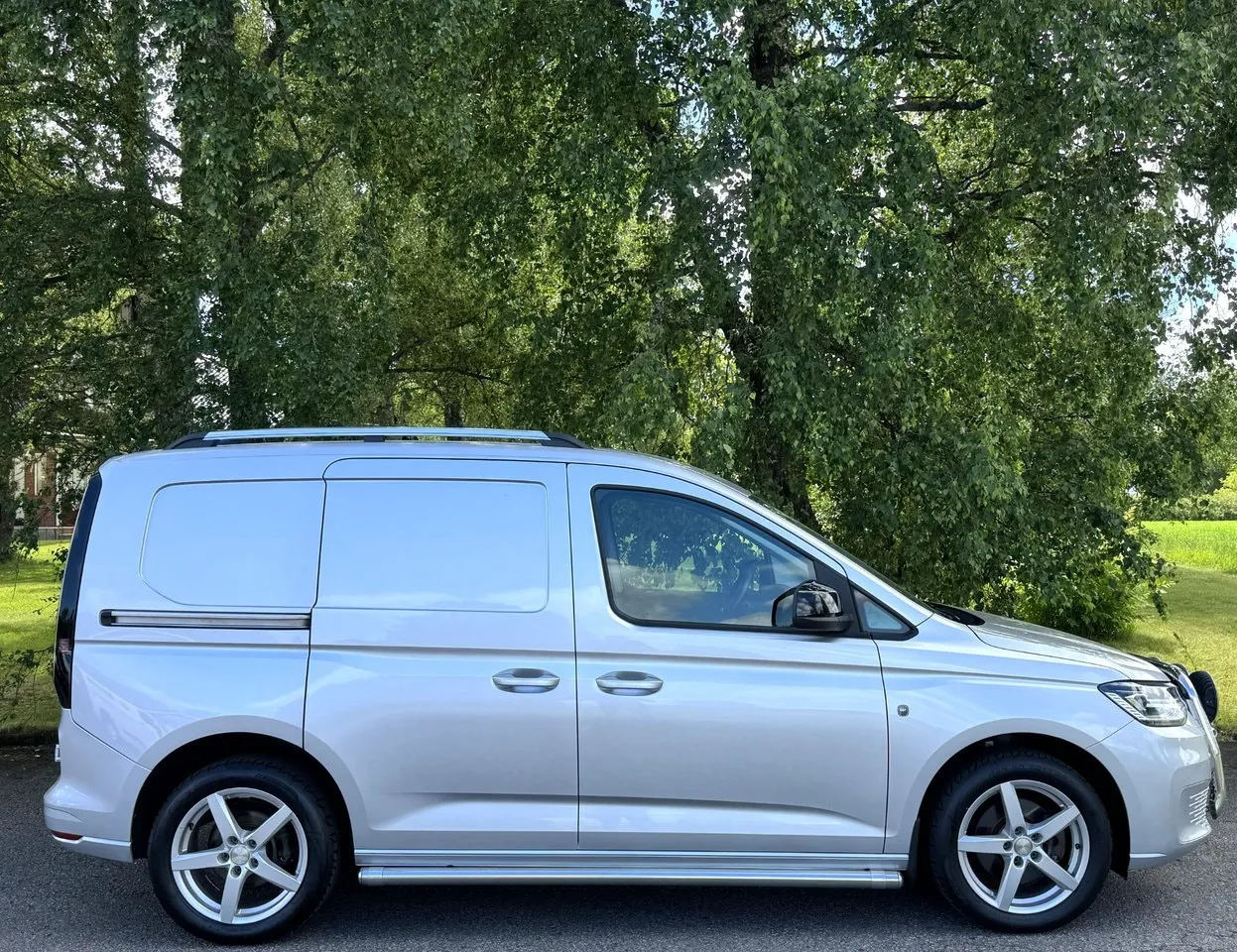 Vehicle image 22