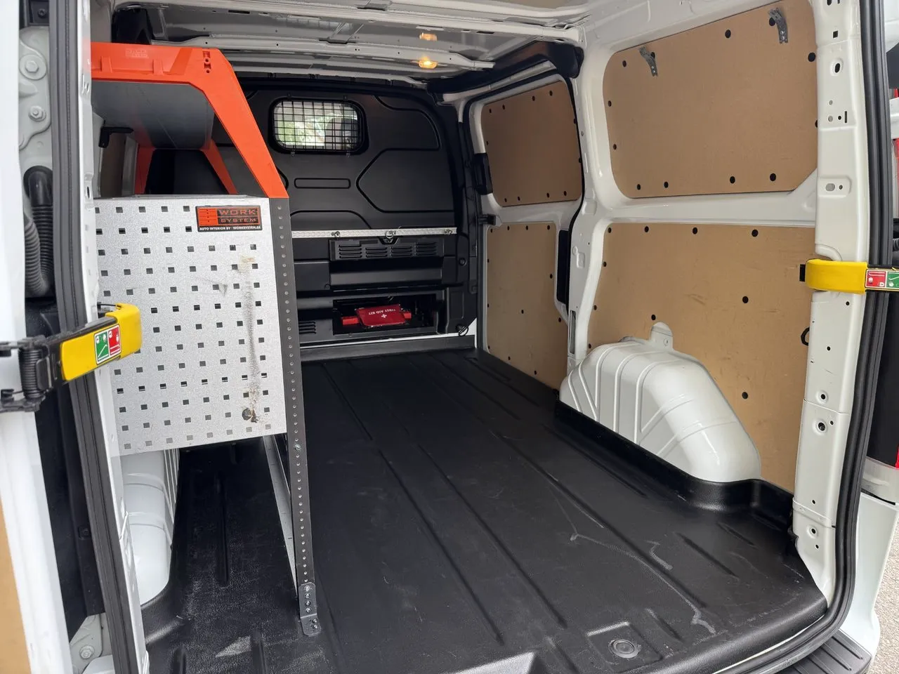Vehicle image 14