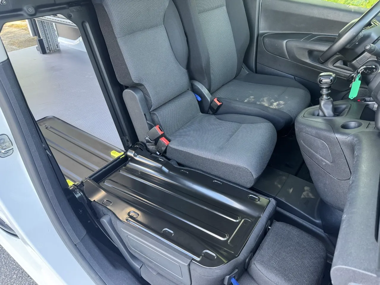 Vehicle image 14