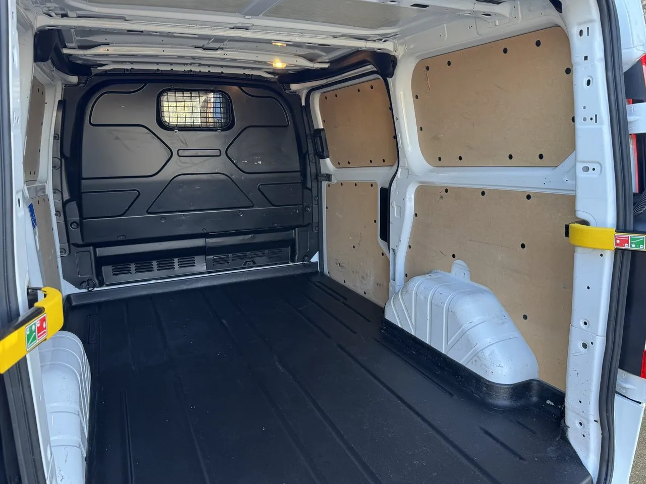 Vehicle image 15
