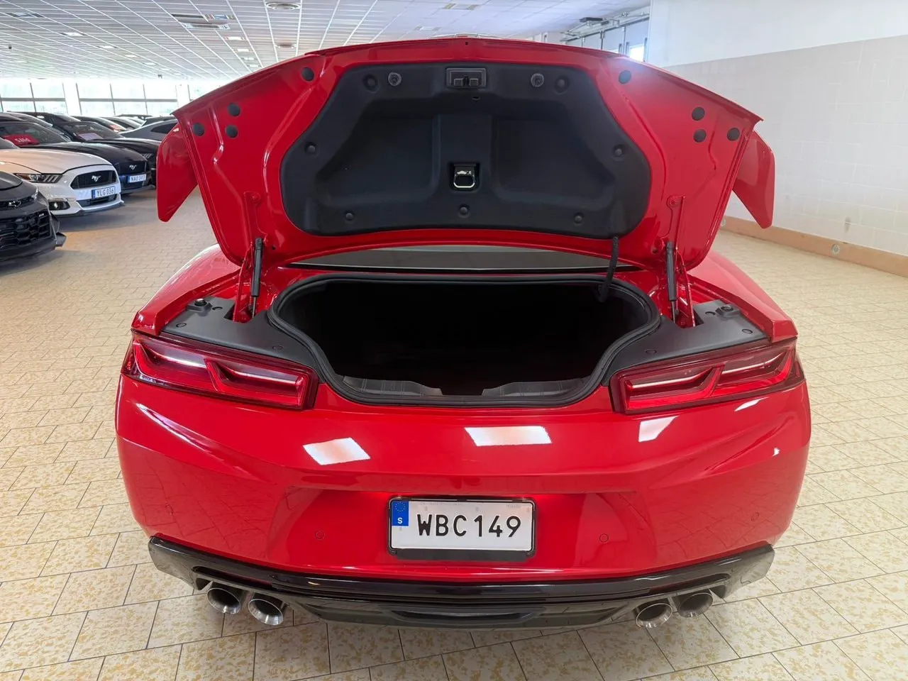Vehicle image 10
