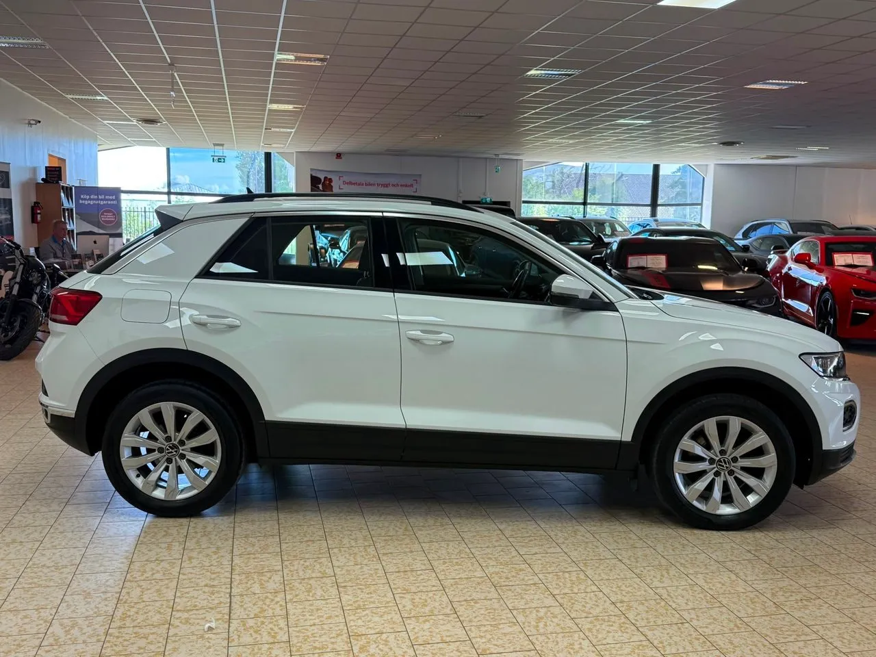 Vehicle image 7