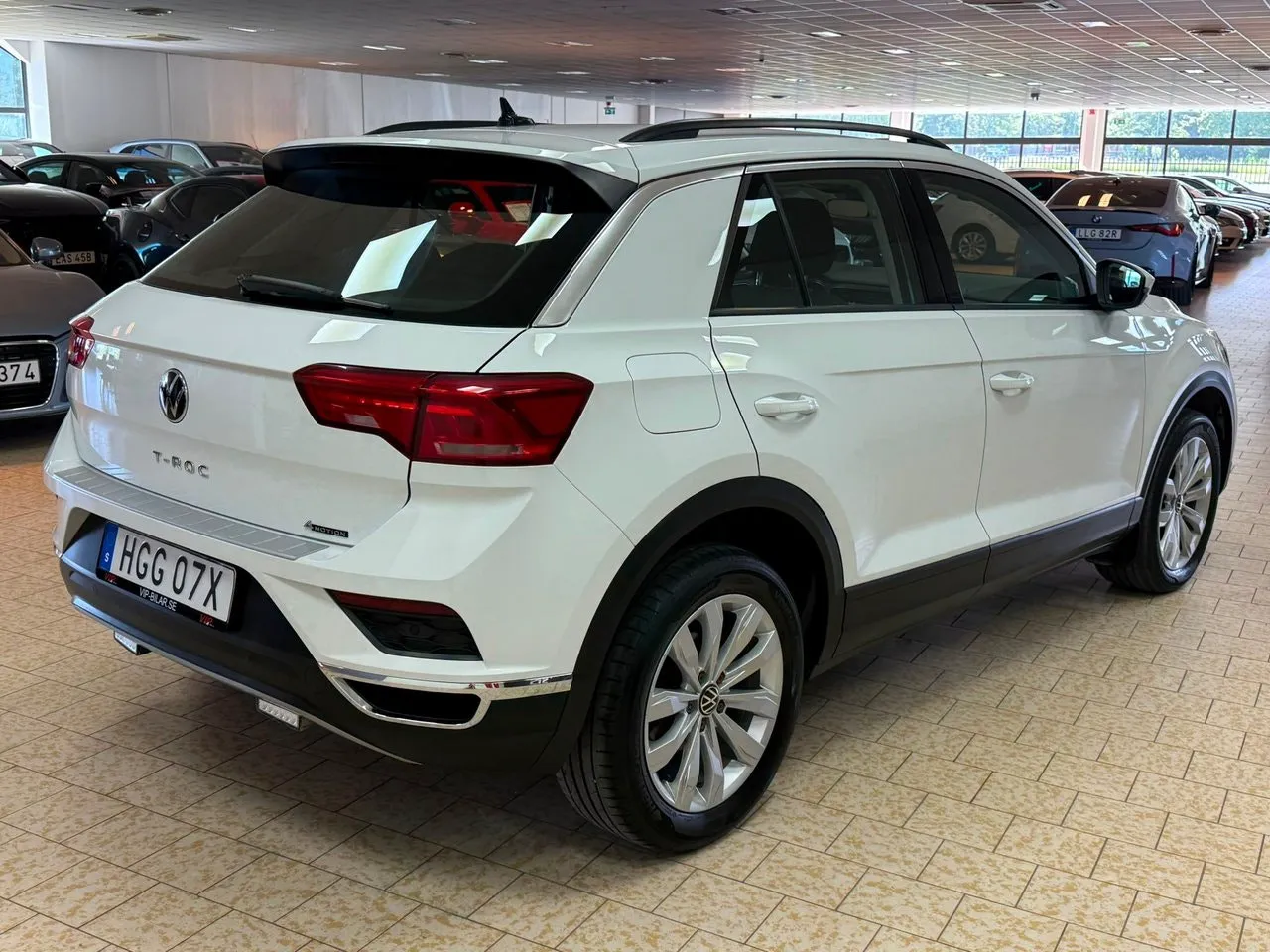 Vehicle image 6