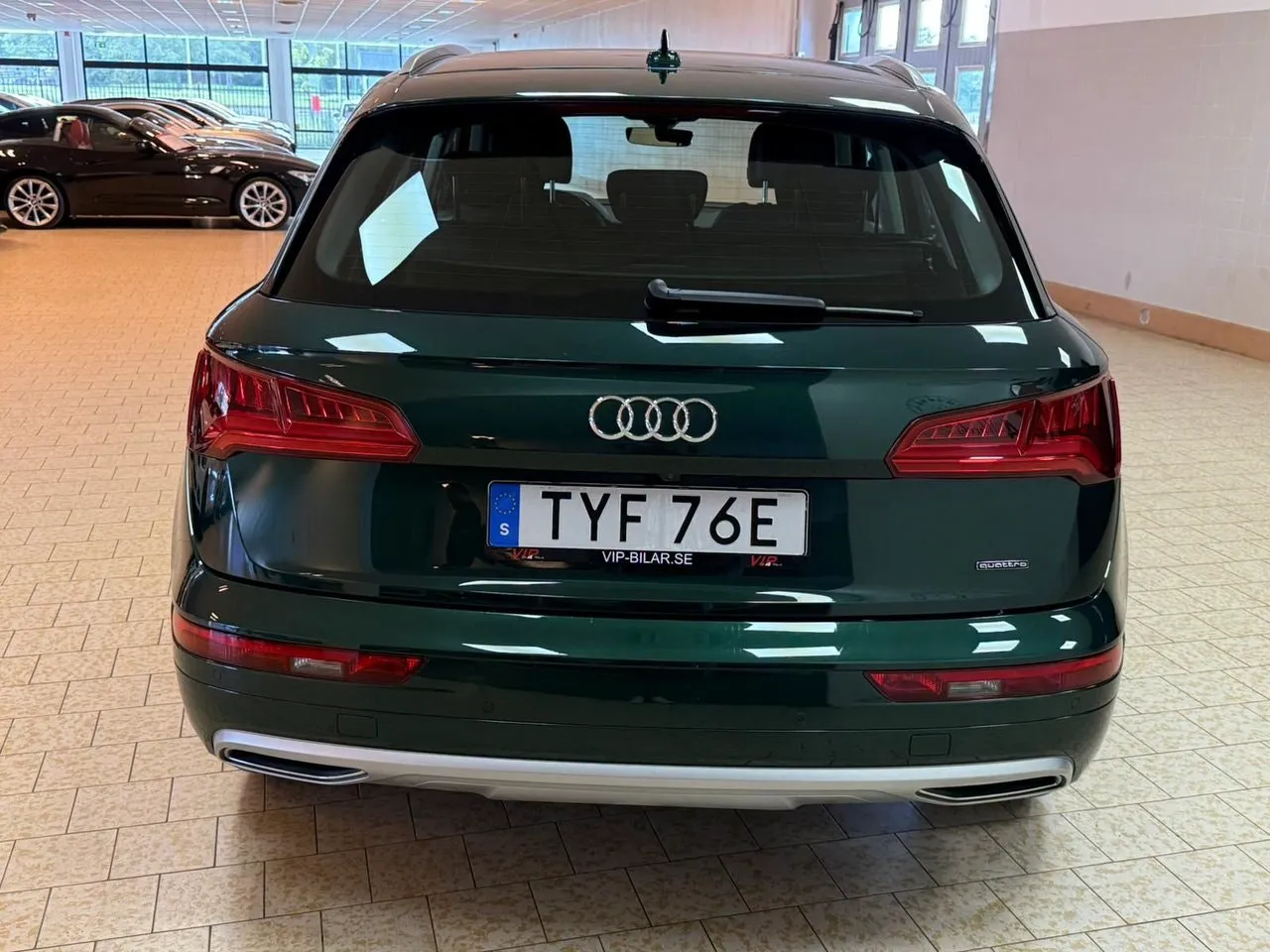 Vehicle image 4