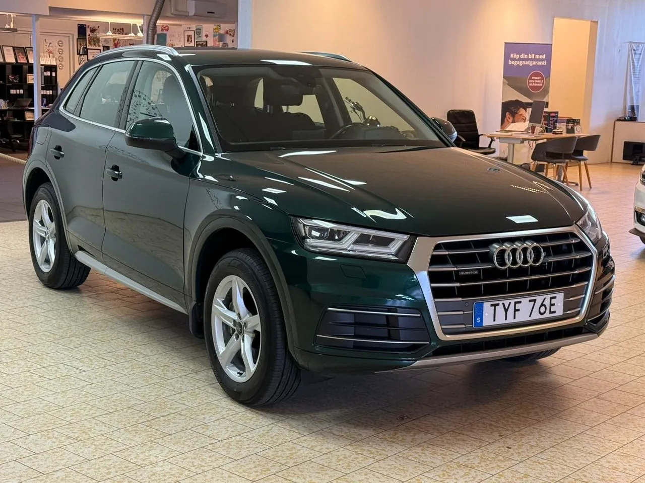 Vehicle image 7