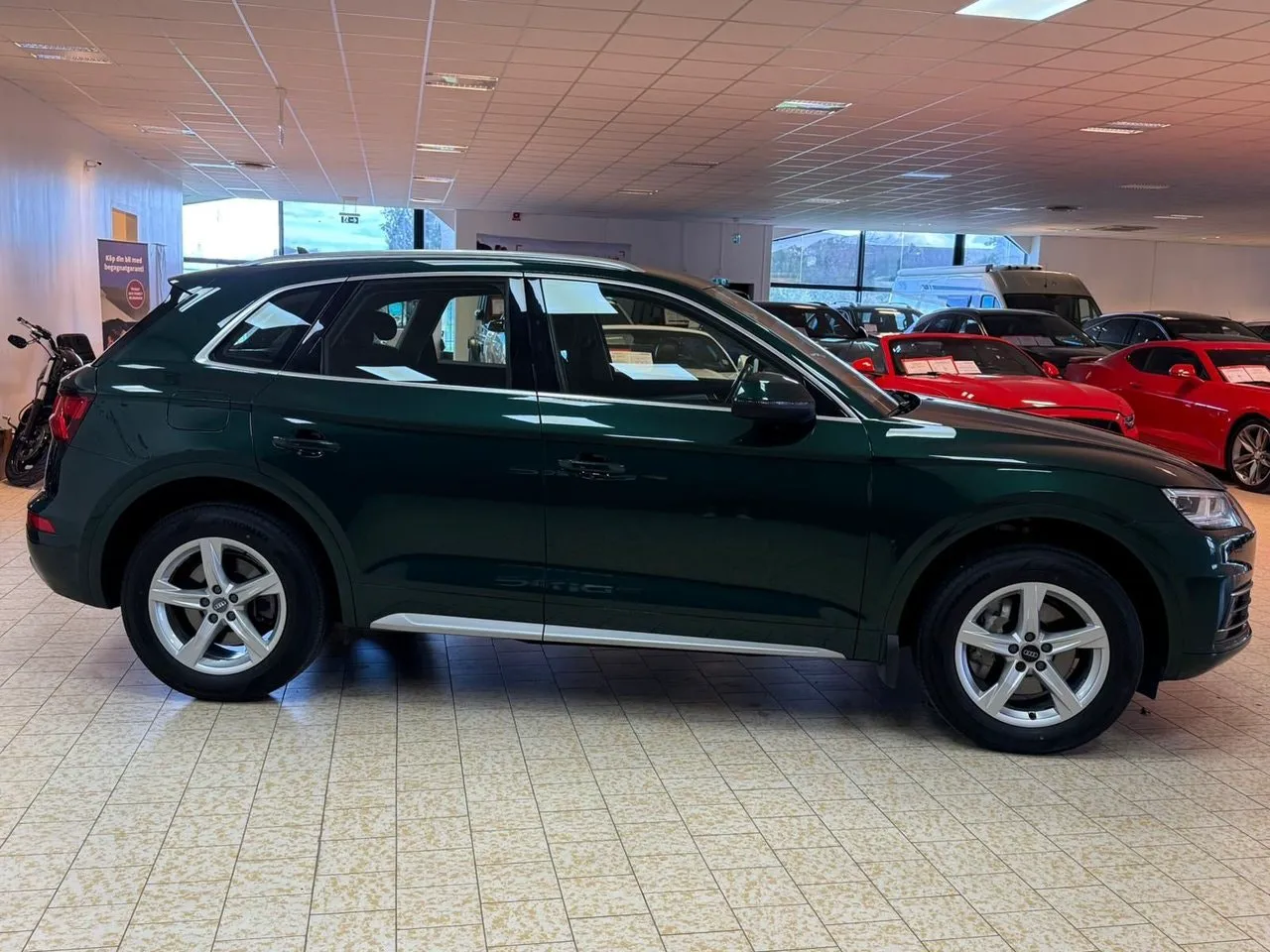Vehicle image 6