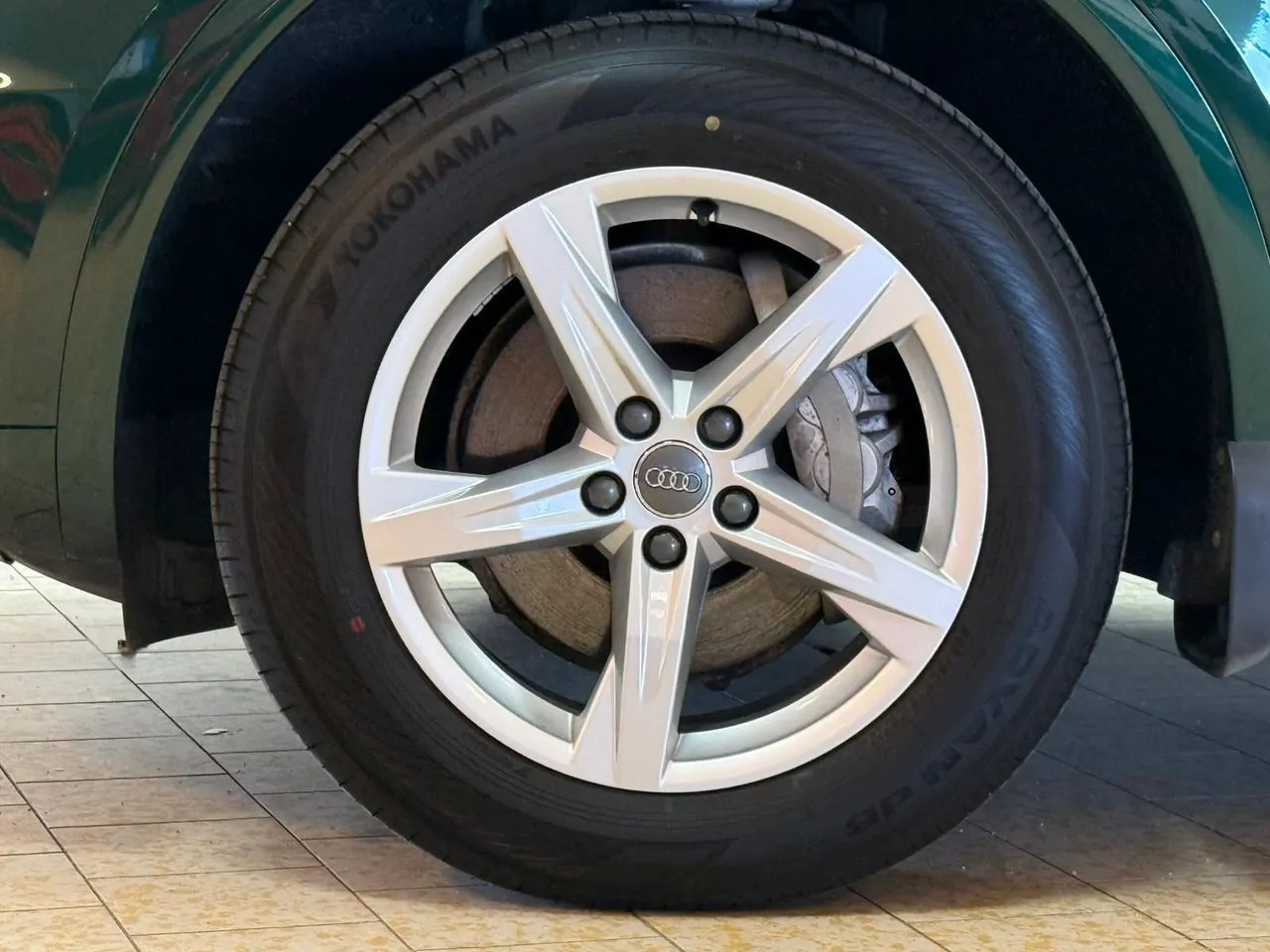 Vehicle image 10