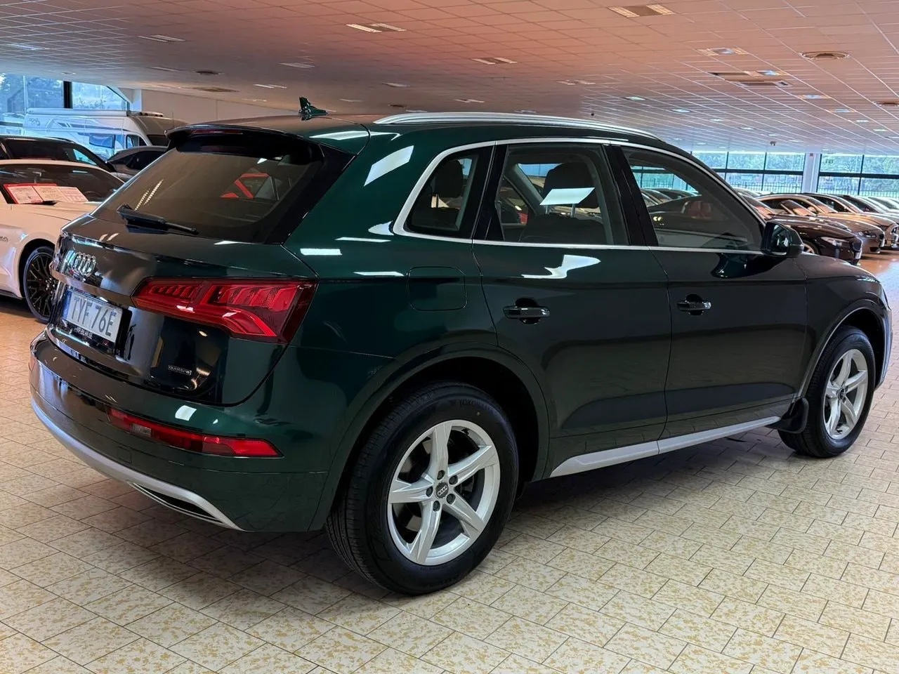 Vehicle image 5