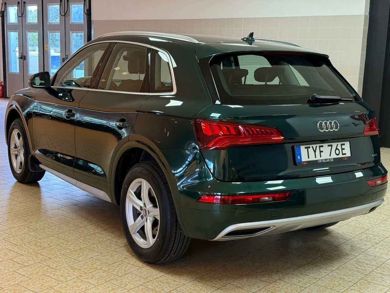 Vehicle image 3