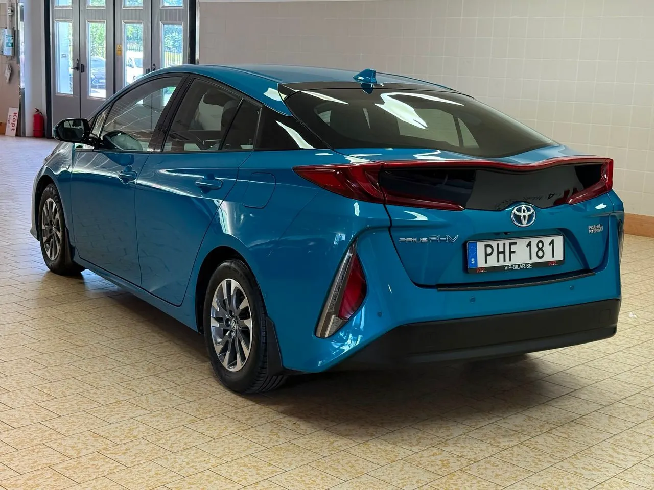 Vehicle image 4