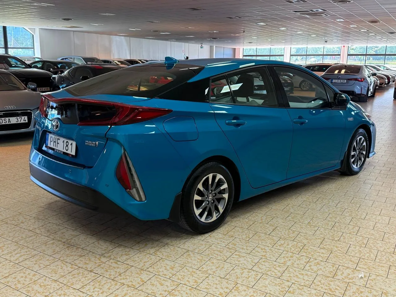 Vehicle image 6
