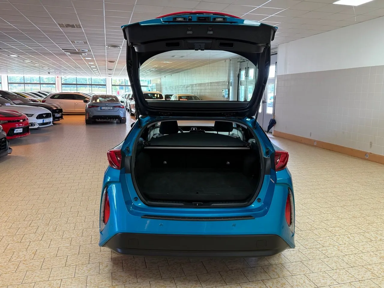 Vehicle image 10
