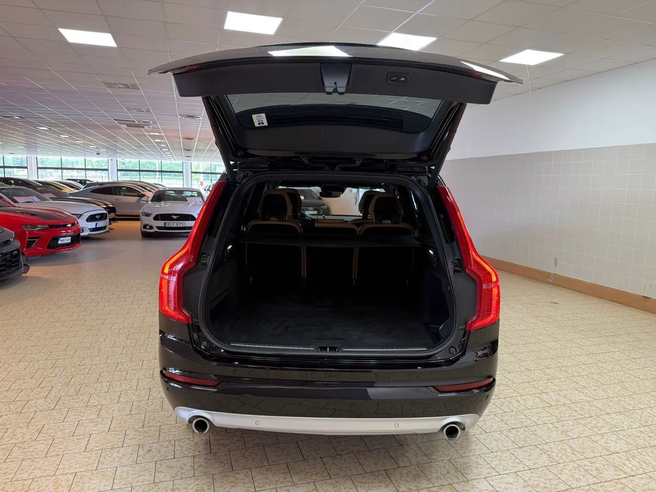 Vehicle image 10