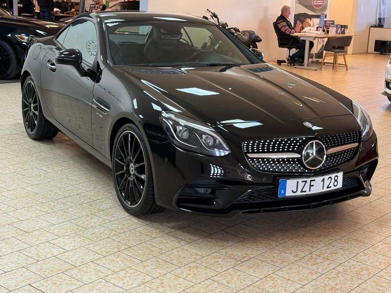 Vehicle image 28