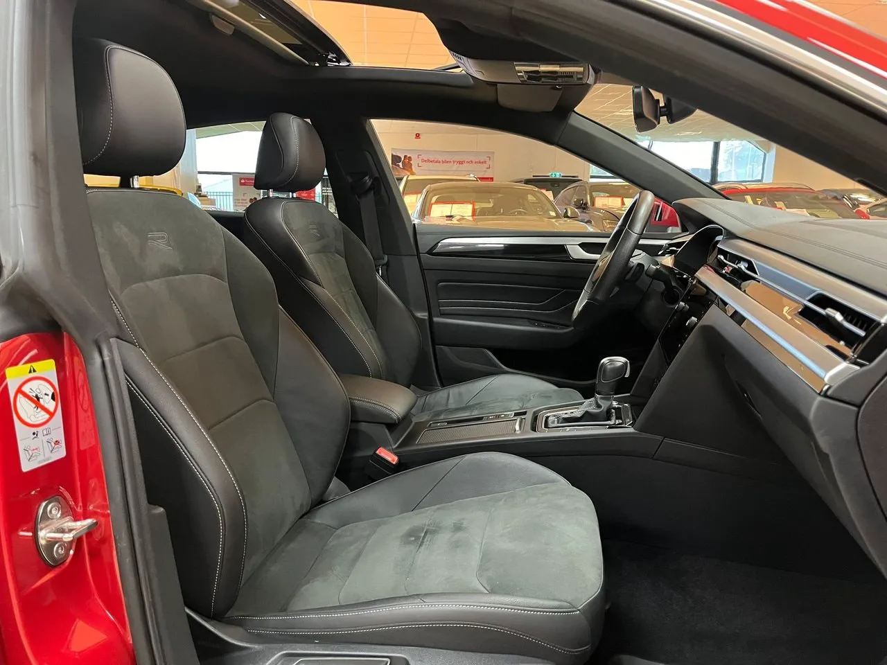 Vehicle image 16