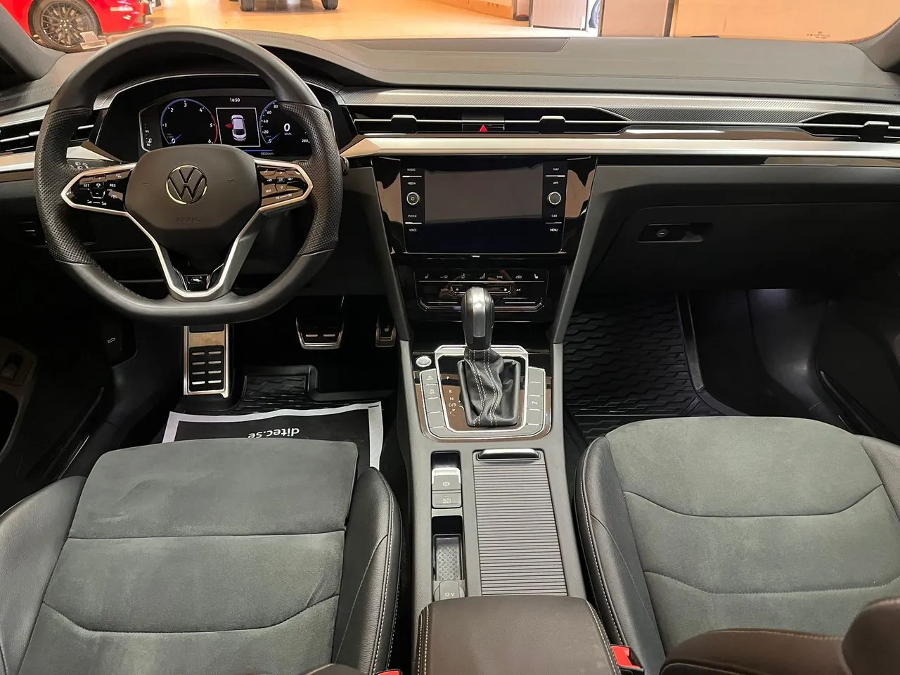 Vehicle image 15