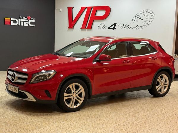 Mercedes GLA200 136hk) 4MATIC 7G-DCT Drag Backkamera vinterdäck - 2015